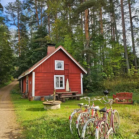 Nyaraló Romantic Countryside Sauna Near Paeijaenne